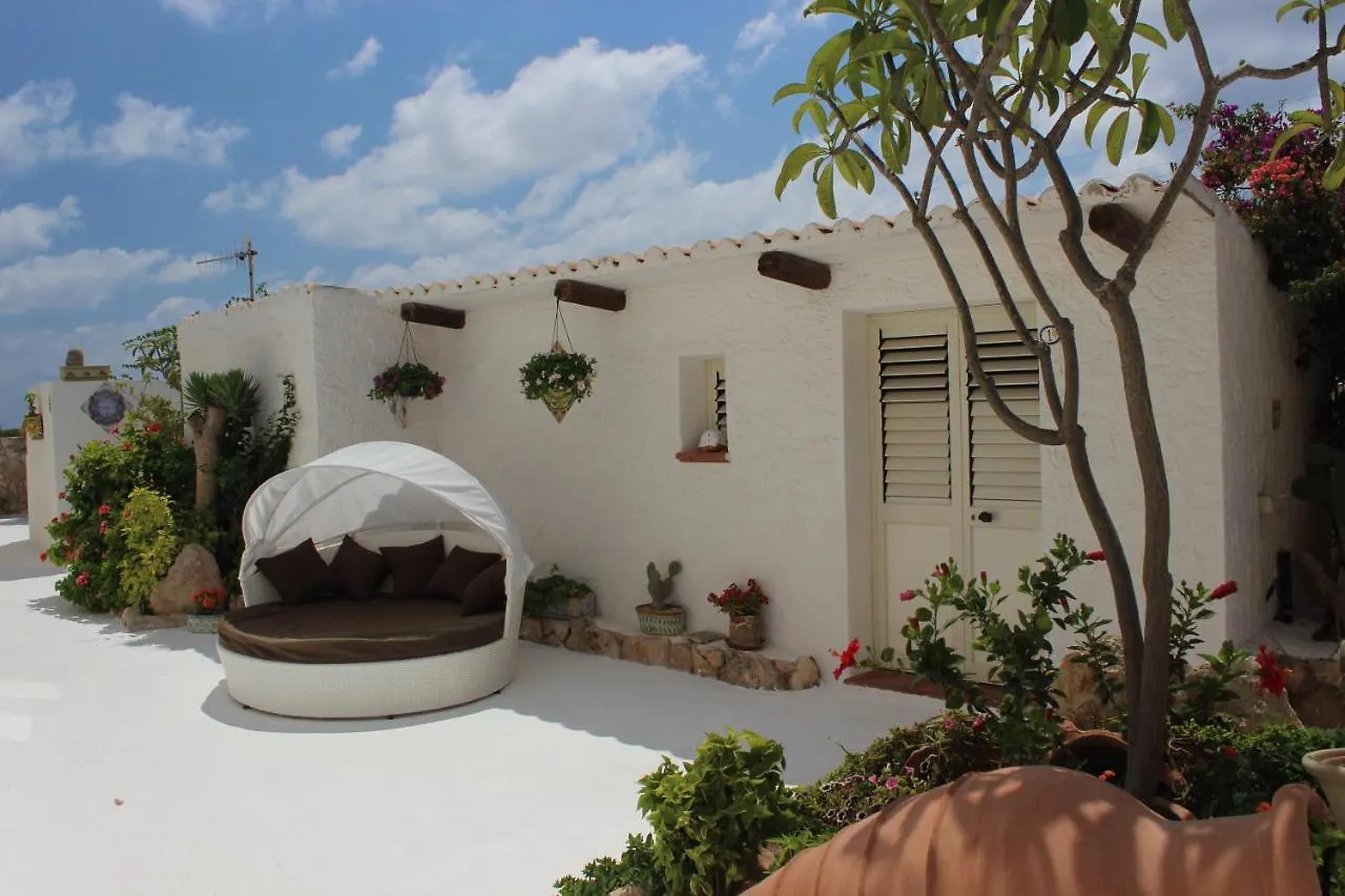 Hotel Macondo Lampedusa 3*,