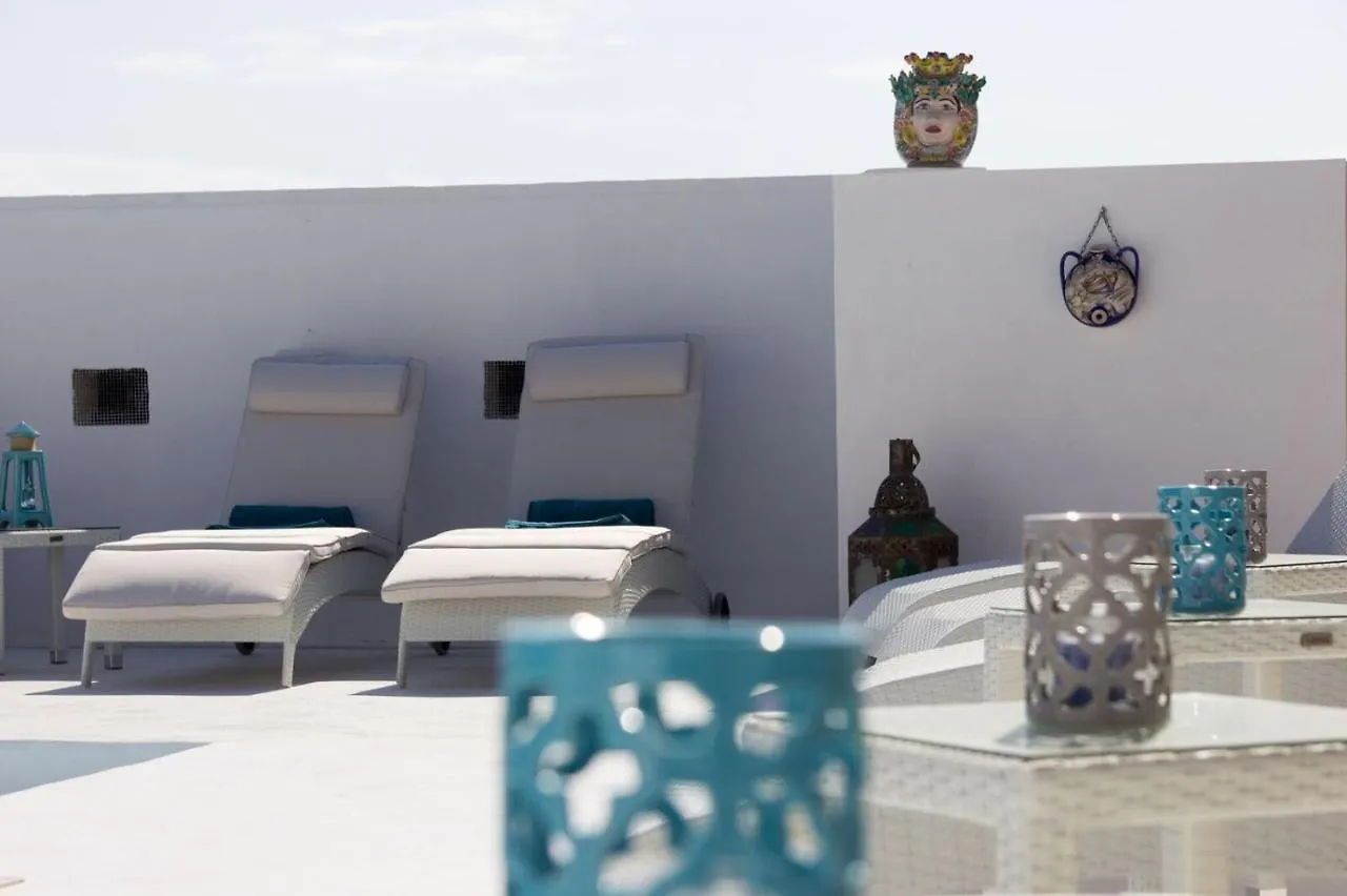 Hotel Macondo Lampedusa 3*,